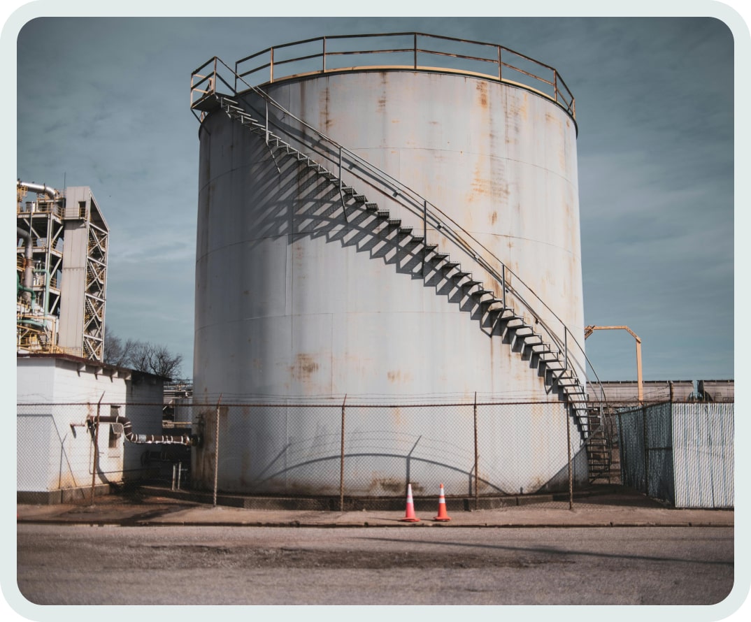 Industrial vessel cleaning with drone technology